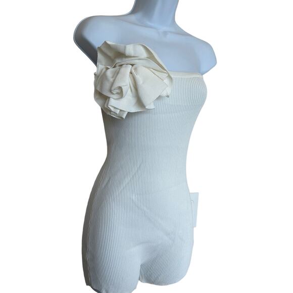 Superdown White Rosette Strapless Romper SMALL Ribbed Knit Romantic $72 NEW - Picture 5 of 7